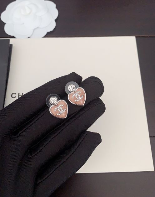 シャネル 本物級コピー CCロゴ ハートピアス ラインストーン 上品デザイン