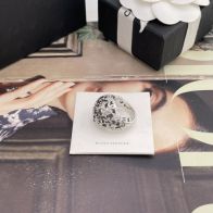 シャネル n級 カメリアモチーフリング ストーン装飾ジュエリー 高級感仕上げ