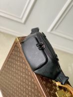 ルイヴィトン 本物級コピー エンボスモノグラムボディバッグ レザークロスボディ 高品質