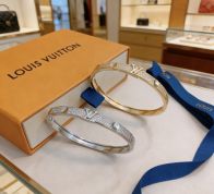 ルイヴィトン ブランド コピー LVロゴバングルブレスレット ストーン装飾ジュエリー 発送保証