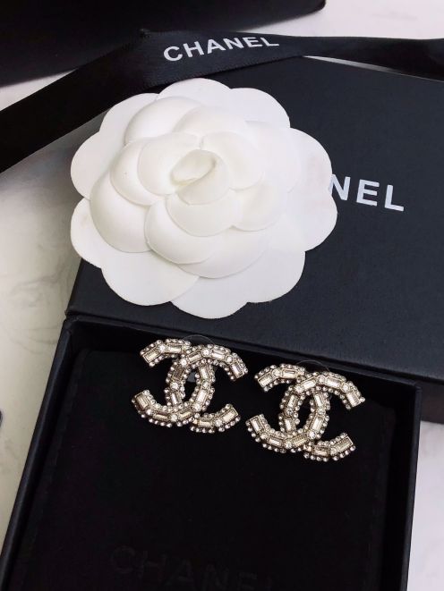 シャネル ブランド コピー CCロゴピアス ストーン装飾 ゴールドエレガントデザイン 即納対応