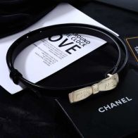 シャネル スーパーコピー ベルト レザー細身デザイン ゴールドバックル高級感仕上げ 職人技術再現