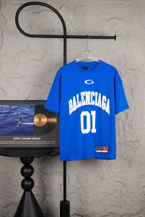 バレンシアガ 本物級コピー 半袖Tシャツ ナンバリングロゴ スポーツデザイン 夏服 高品質