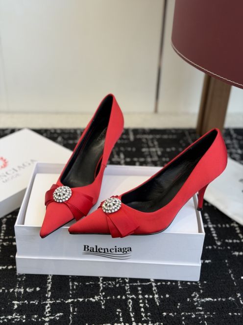 バレンシアガ 格安 パンプス ポインテッドトゥ ビジューバックル エレガント設計 高品質