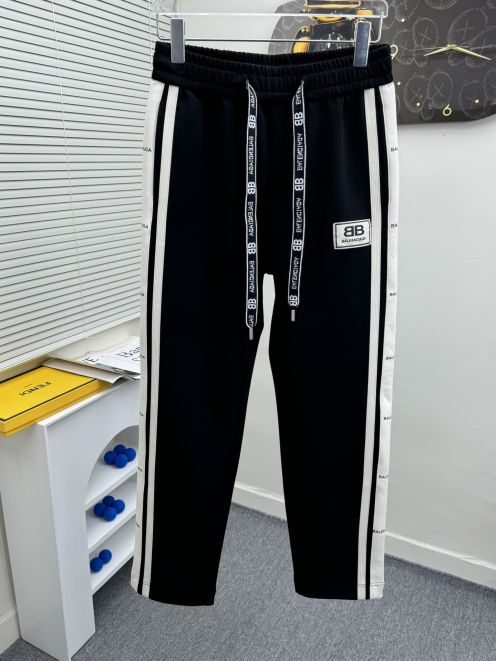 バレンシアガ ブランド コピー サイドラインスウェットパンツ モノトーンデザイン 実店舗運営 高級感仕上げ