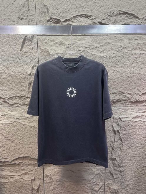 バレンシアガ ハイブランド ロゴプリントTシャツ ミニマルデザイン 定番 上質感仕上げ