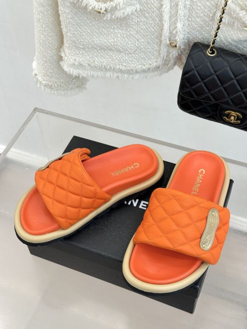 シャネル 格安 サンダル キルティングデザイン フラットソール仕様 高級感仕上げ 高評価
