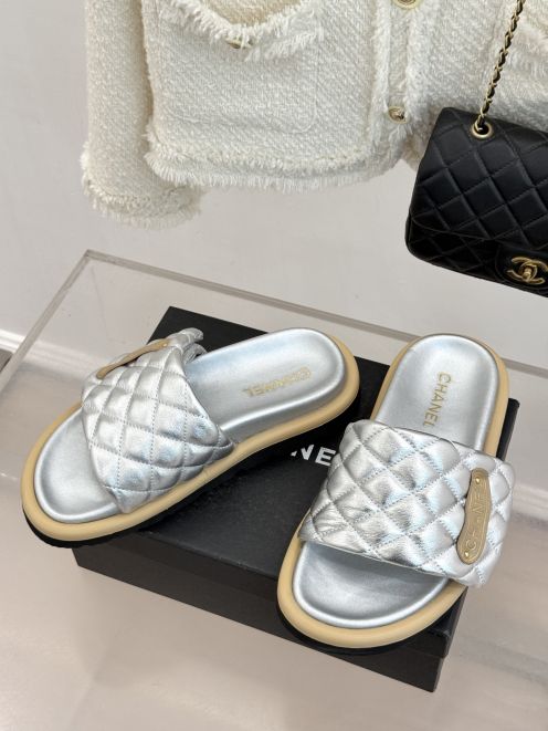 シャネル ブランド コピー サンダル キルティングデザイン フラット仕様 精密ディテール 口コミ多数