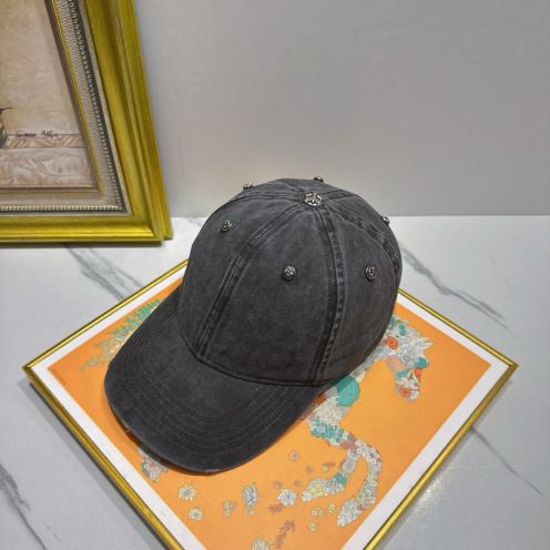 クロムハーツ スーパーコピー キャップ ヴィンテージ加工 メタル装飾 高級感仕上げ