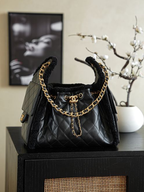 シャネル 格安 巾着チェーンショルダーバッグ キルティングレザー ボアデザイン 上質感
