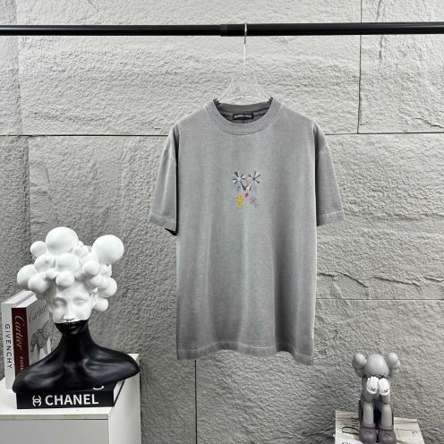 クロムハーツ スーパーコピー 半袖Tシャツ マルチクロス刺繍デザイン 通気 本格派モデル 上質感