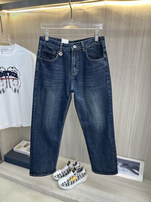 グッチ ブランド コピー デニムパンツ ストレートフィット ヴィンテージウォッシュ 快適な着心地 新作モデル