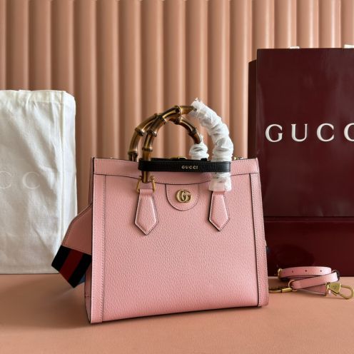 グッチ ブランド コピー トートバッグ バンブーハンドル レザー調デザイン 新作モデル 丁寧な縫製