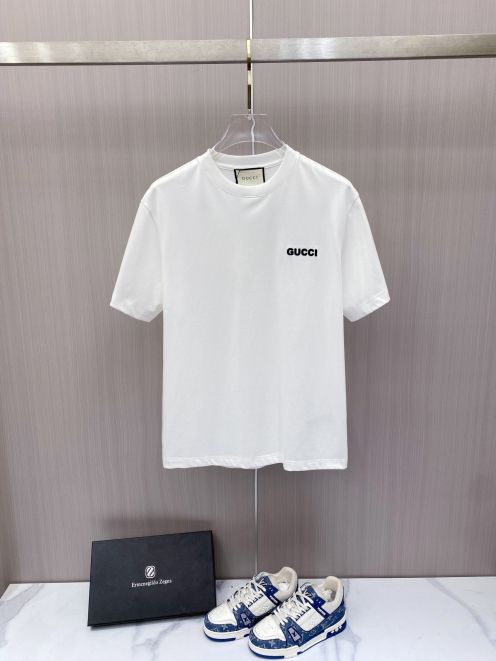 グッチ ブランド コピー Tシャツ ミニロゴプリント クルーネックシンプル設計 通気仕様 新作モデル