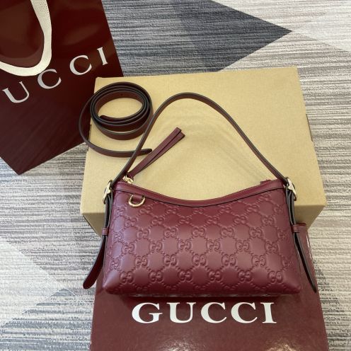 グッチ ハイブランド ショルダーバッグ GGエンボスレザー ミニスリムデザイン 激安モデル