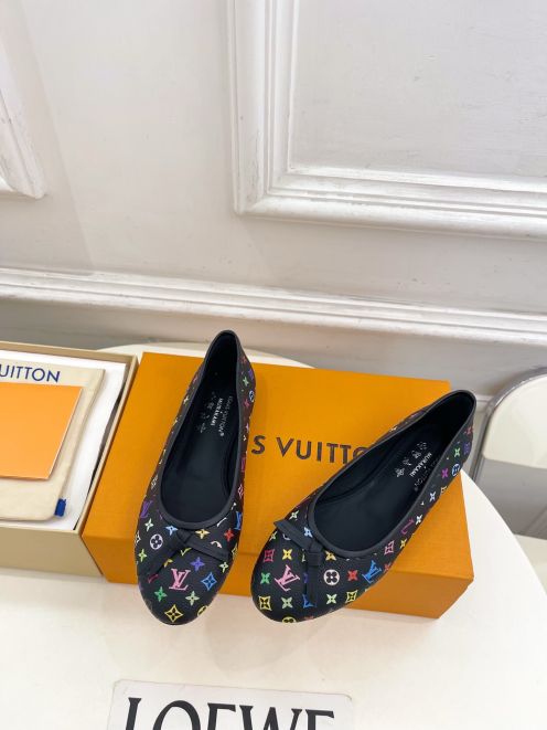 ルイヴィトン ブランド コピー バレエシューズ マルチカラーモノグラム ブラック基調 華やか仕上げ 高評価