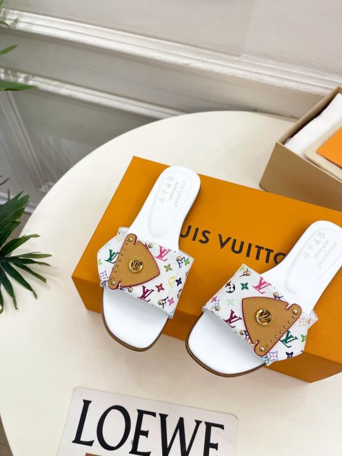 ルイヴィトン ブランド コピー フラットサンダル マルチカラーモノグラム スタッズ装飾 軽やか設計 高再現度