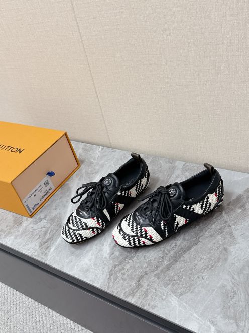 ルイヴィトン ハイブランド スニーカー 編み込みデザイン モノトーン配色 軽量設計 洗練スタイル 正確な刻印