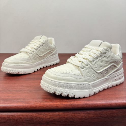 ルイヴィトン 本物級コピー スニーカー 厚底デザイン モノグラム型押し オールホワイト 高級レベル仕様