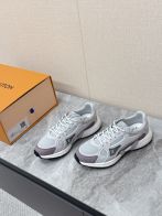 ルイヴィトン スーパーコピー スニーカー メッシュレザー切替 軽量クッション設計 高級感仕上げ