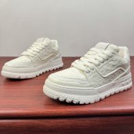 ルイヴィトン 本物級コピー スニーカー 厚底デザイン モノグラム型押し オールホワイト 高級レベル仕様