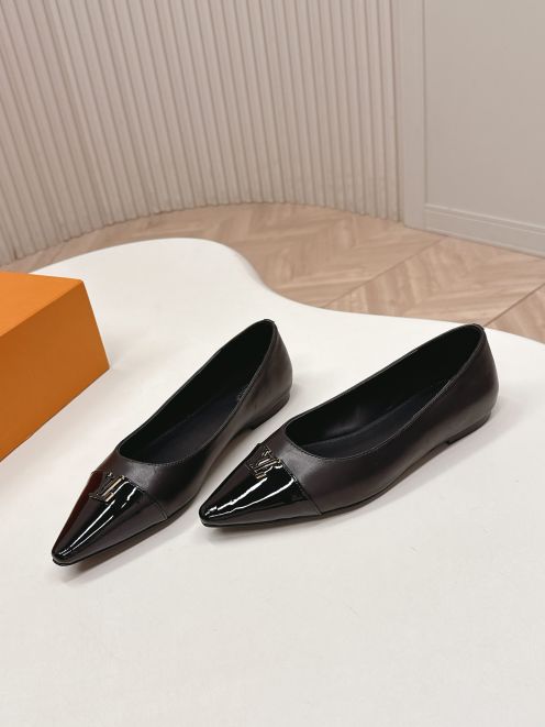 ルイヴィトン 格安 フラットパンプス ポインテッドトゥ エナメル切替 軽量設計 実店舗運営