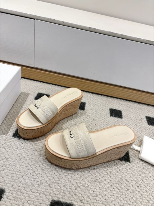 ディオール n級 ロゴストラップウェッジサンダル コルクソールデザイン 口コミ多数