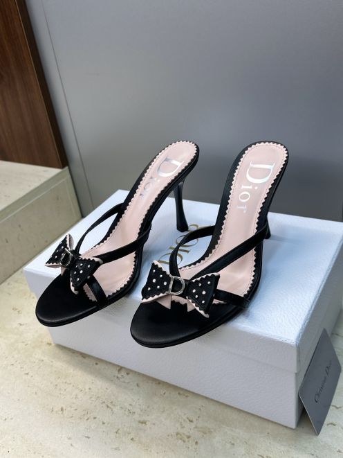 ディオール スーパーコピー リボン装飾ヒールサンダル スリムストラップ設計 高再現度