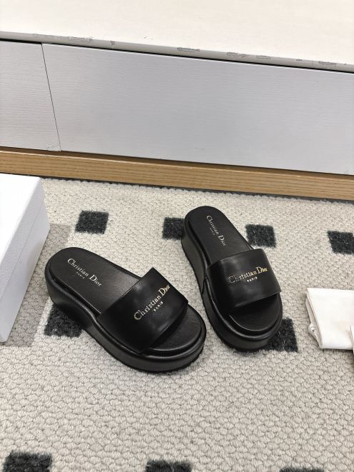 ディオール スーパーコピー ロゴプレートスライドサンダル 厚底設計 高品質