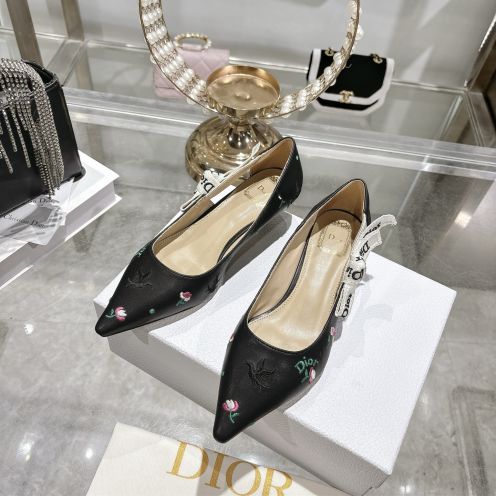 ディオール 本物級コピー 刺繍ポインテッドパンプス スリングバック仕様 丁寧な縫製