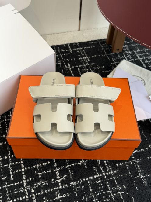 エルメス ブランド コピー サンダル Hカットデザイン アイボリーカラー レザー仕様 安心サイト