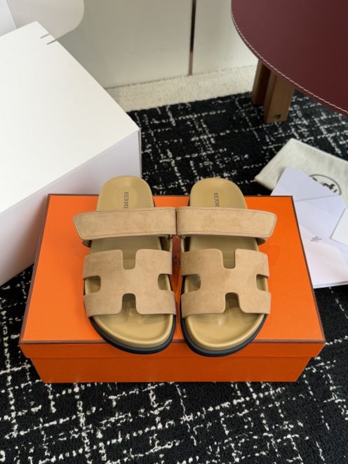 エルメス ブランド コピー サンダル Hカットデザイン スエード調ストラップ 上質感モデル 新作