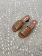 プラダ ブランド コピー サンダル ロゴデザイン レザーストラップ ミニヒールモデル ブランド代用