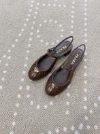 プラダ 本物級コピー パンプス バックストラップデザイン ラウンドトゥレザー 上質感モデル 追跡可能