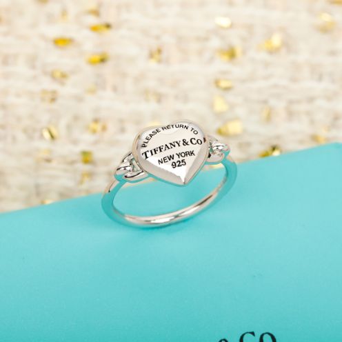ティファニー ブランド コピー ハートタグリング シルバー刻印デザイン 高級感仕上げ 新作