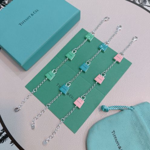 ティファニー 本物級コピー ミニロックチャームブレスレット シルバーチェーン カラーバリエーション 上品仕上げ レビュー高リピ率