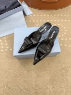 プラダ 格安 ポインテッドトゥミュールパンプス 光沢レザー シャープライン エレガント設計 上質感