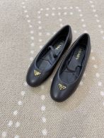 プラダ n級 メリージェーンフラットシューズ ラウンドトゥ レザー質感 シンプル上品 圧倒的な再現度