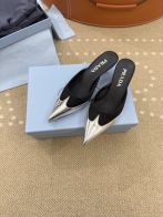 プラダ n級 ポインテッドトゥミュールパンプス メタルトゥ切替 シャープシルエット モード感強調 リピーター多数