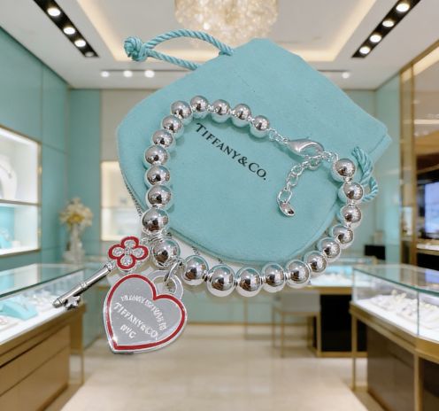 ティファニー スーパーコピー ビーズブレスレット ハートチャーム キーモチーフ 精密ディテール 満足度高い