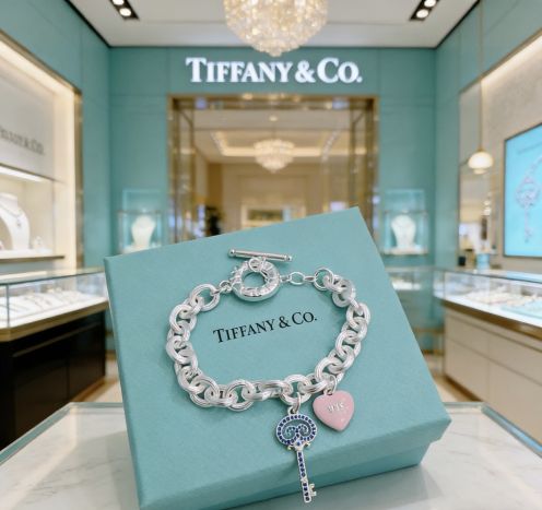 ティファニー ハイブランド チェーンブレスレット ハートチャーム キーデザイン 上質感 口コミ多数