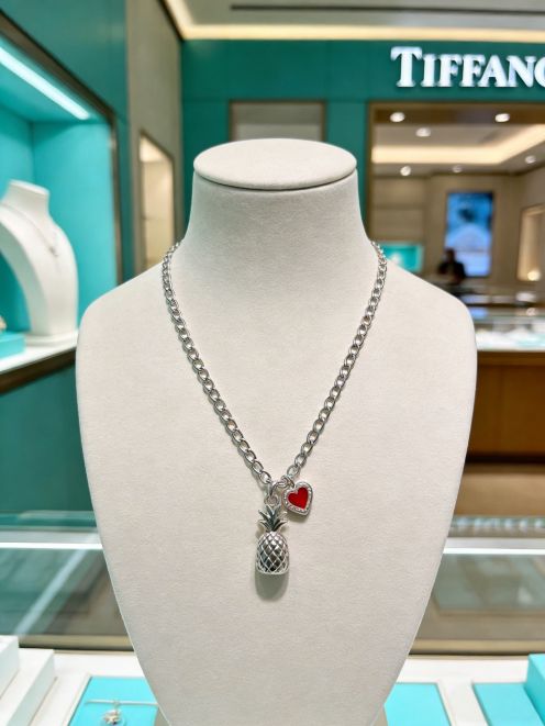ティファニー ブランド コピー チェーンネックレス パイナップルチャーム ハート装飾 上質感
