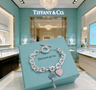 ティファニー ハイブランド チェーンブレスレット ハートチャーム キーデザイン 上質感 口コミ多数