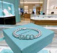 ティファニー スーパーコピー ロゴチェーンブレスレット シルバー仕上げ 精密ディテール 定番