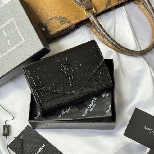 サンローラン 格安 フラップウォレット クロコ型押しレザー 高級レベル仕様 口コミ多数