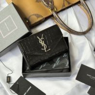 サンローラン 本物級コピー フラップウォレット クロコ型押しレザー 精密ディテール 高品質