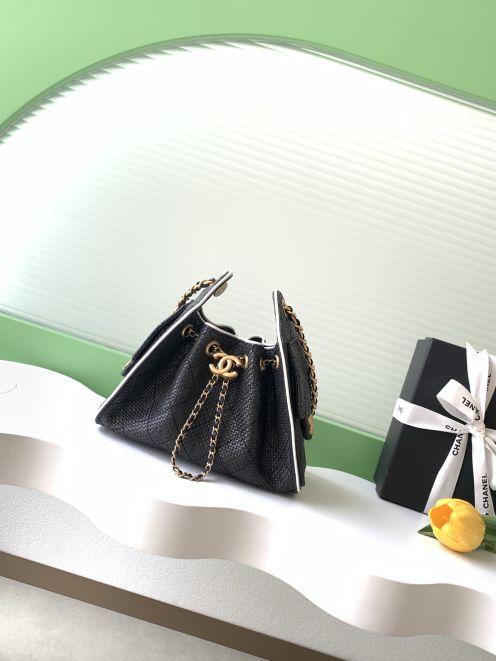 シャネル 本物級コピー ショルダーバッグ ツイードキルティングデザイン 精密ディテール 高級感仕上げ