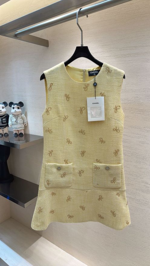 シャネル 本物級コピー ツイードワンピース ノースリーブリボン刺繍デザイン 快適な着心地 新作
