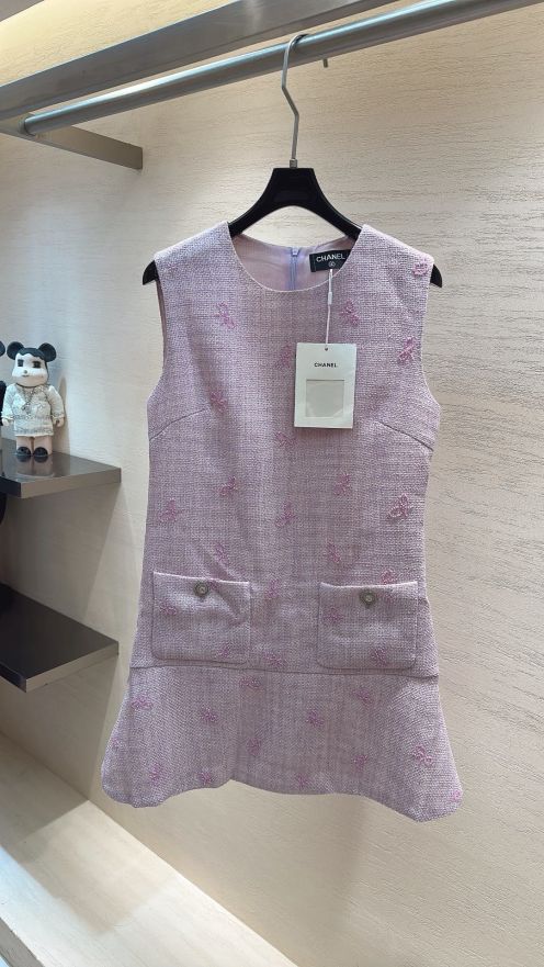 シャネル スーパーコピー ツイードワンピース ノースリーブリボン刺繍デザイン 肌触り良好 高品質