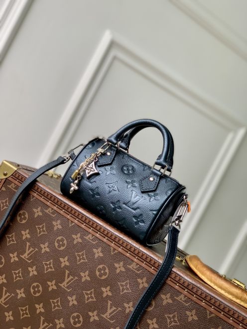 ルイヴィトン ブランド コピー ミニボストンバッグ モノグラムエンボス 2WAY仕様 コンパクト設計 高品質